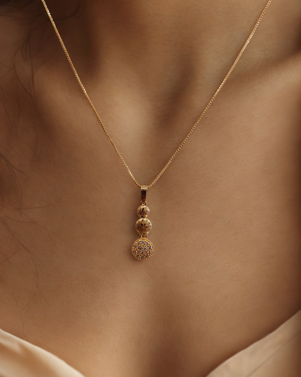 Rose Gold Round Stone Pendant Necklace