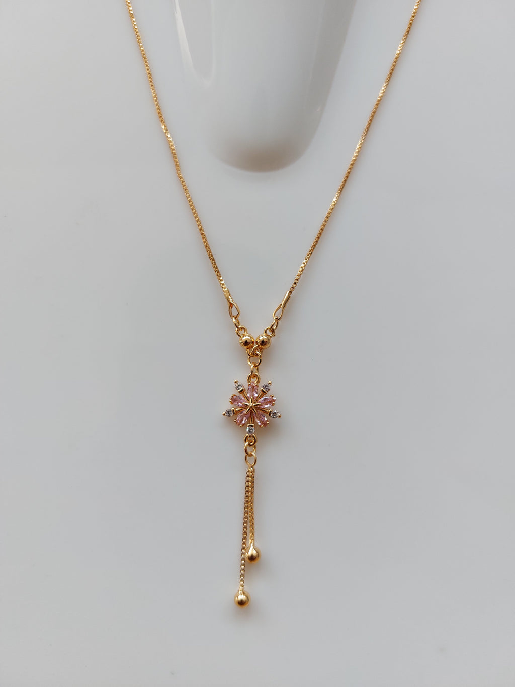 Rose_gold_flower_star_pendant_baby_pink
