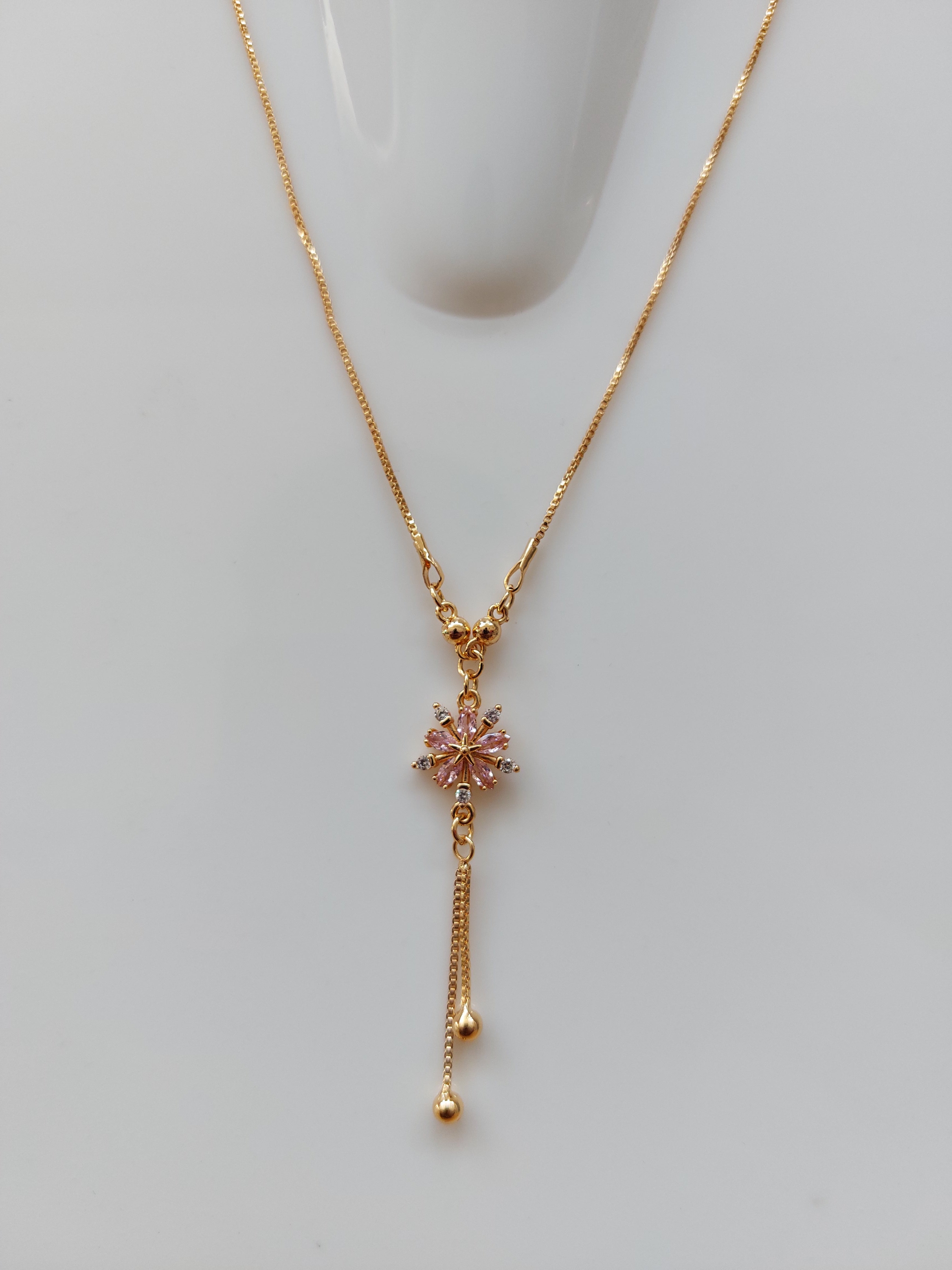Rose_gold_flower_star_pendant_baby_pink