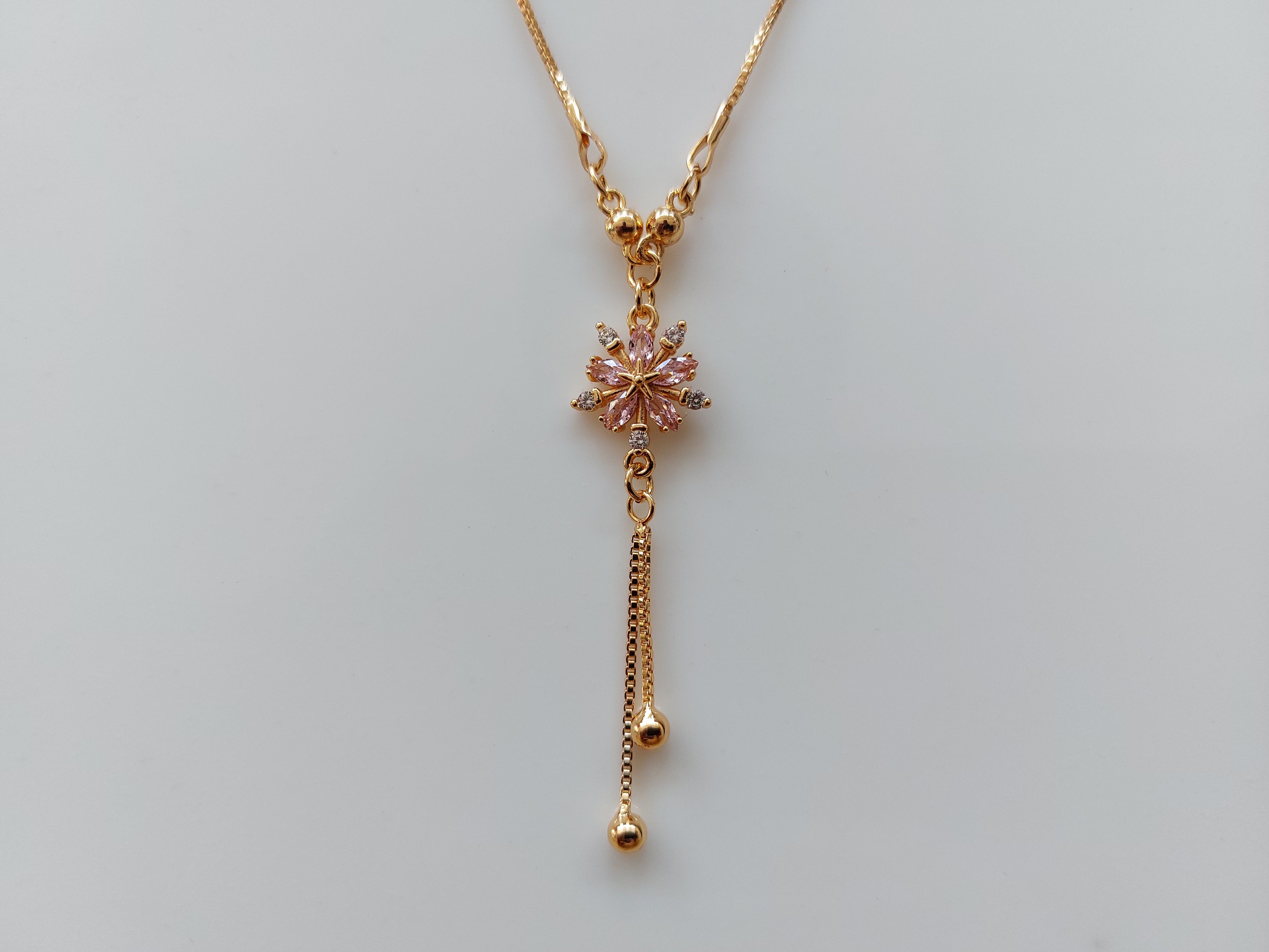 Rose_gold_flower_star_pendant_baby_pink_A
