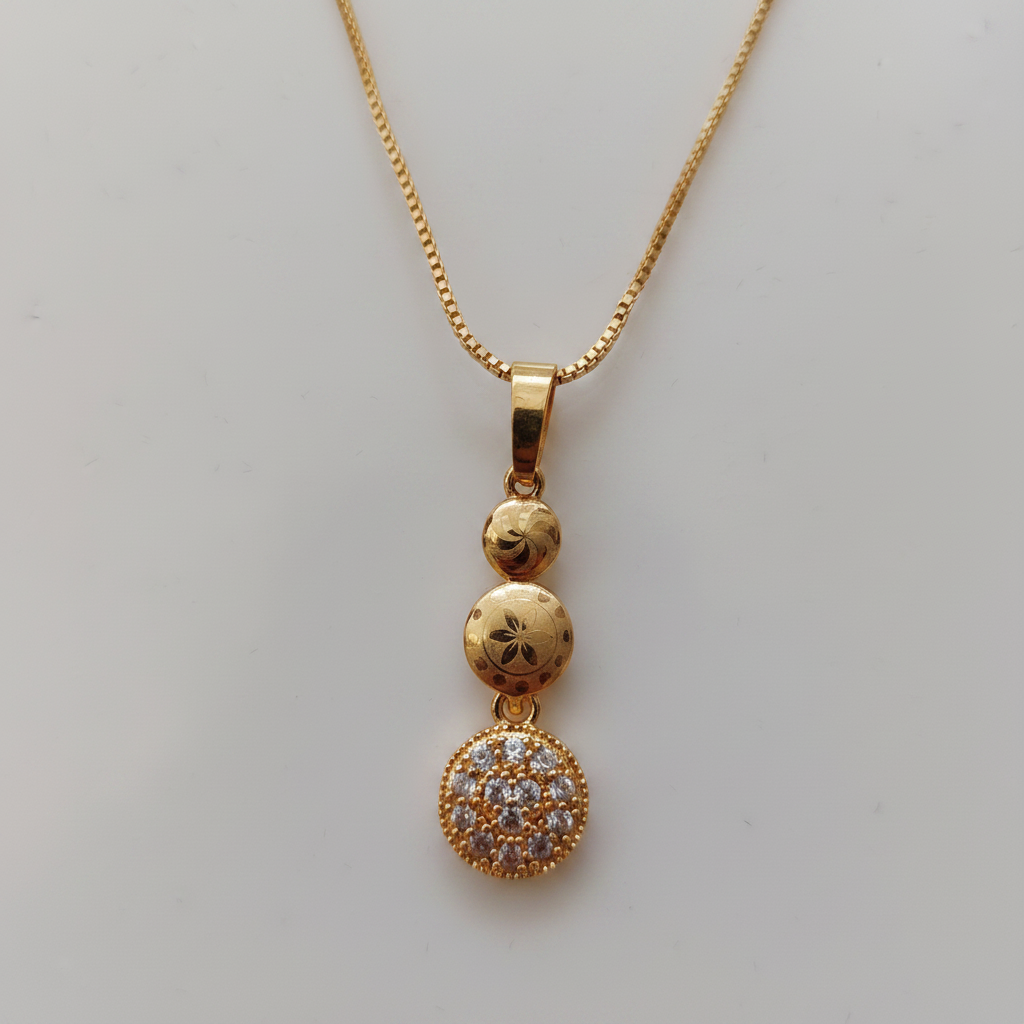 Gold Triple Ball Pendant Close-up